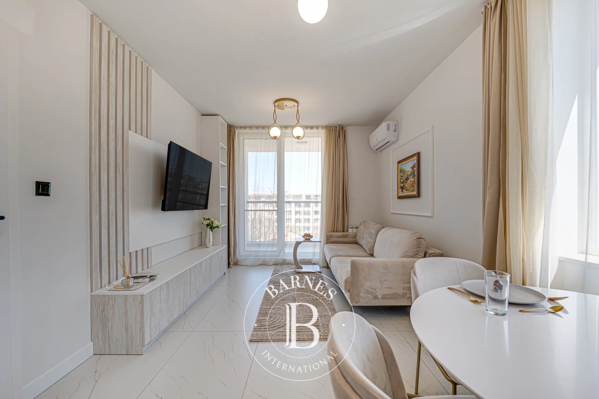 Furnished one-bedroom apartment next to the metro station - picture 3