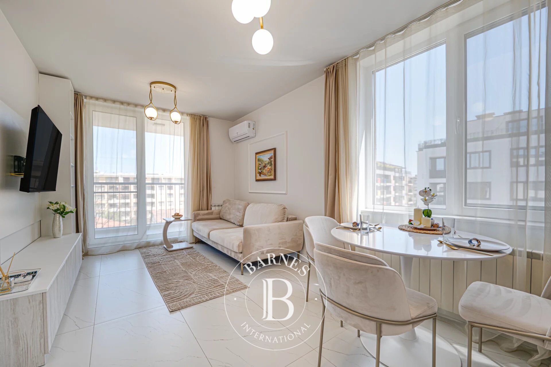 Furnished one-bedroom apartment next to the metro station - picture 2
