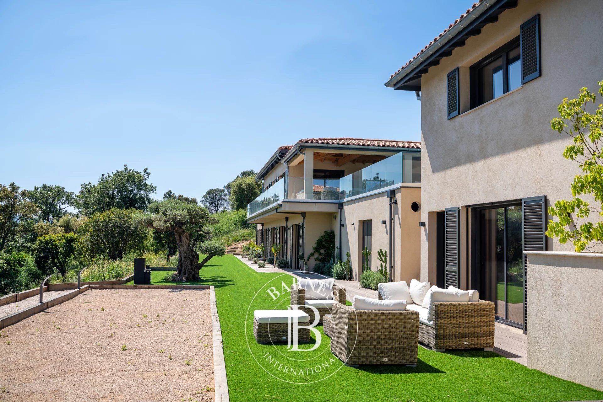 GRIMAUD - 7-BEDROOM VILLA – SWIMMING POOL - SEA VIEW - picture 3