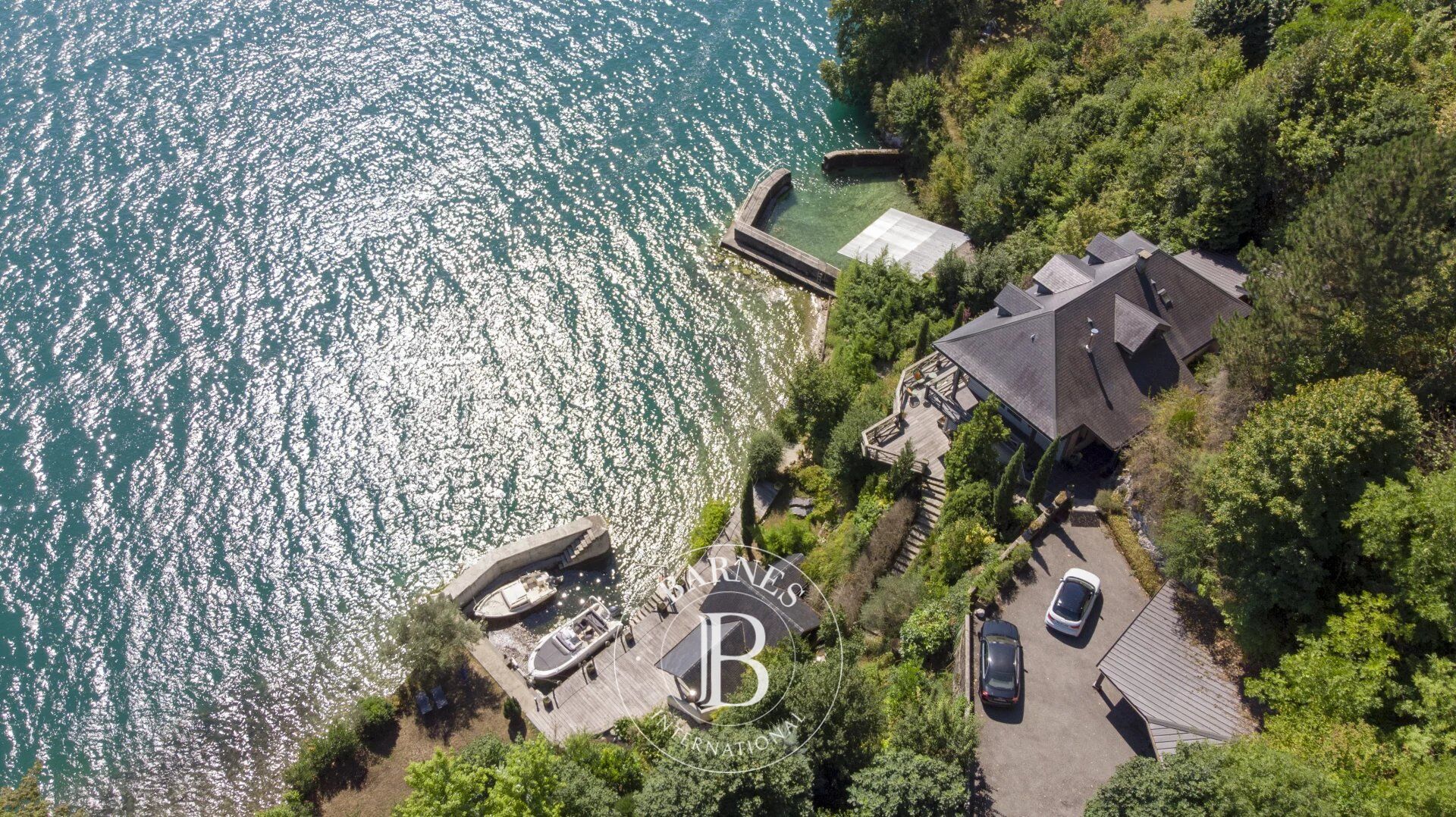 BARNES Aix-les-Bains - BOURDEAU - WATERFRONT VILLA - PRIVATE HARBOR FOR 2 BOATS - PRIVATE BEACH - picture 1