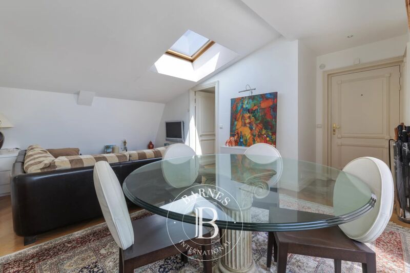 Paris 8th – Golden Triangle – Top-Floor... - picture 3