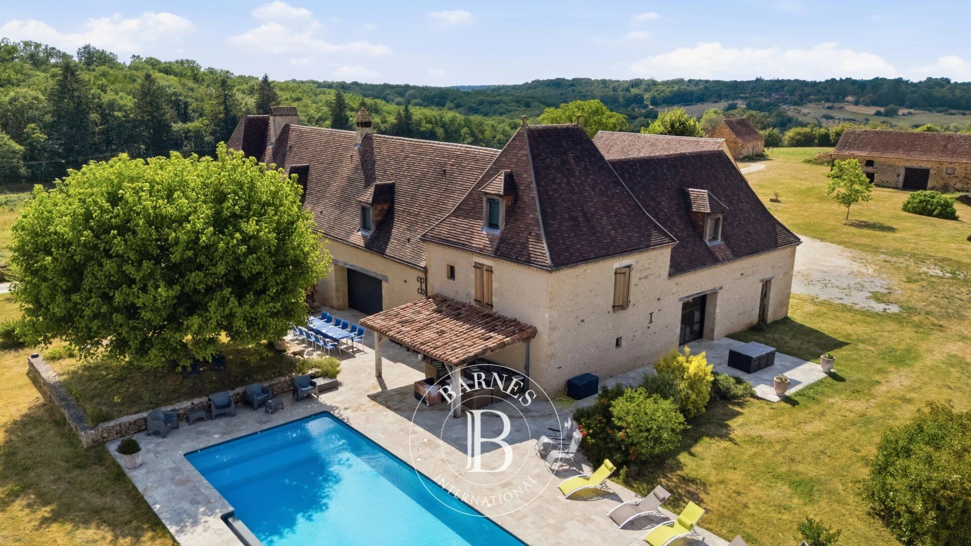 Exclusivité – Saint-Avit-de-Vialard – Domaine de caractère – 29 hectares - picture 1
