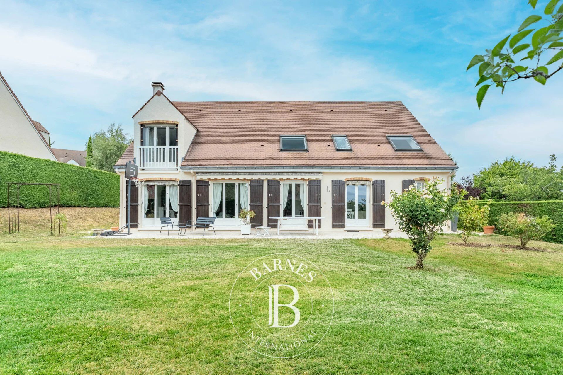 Maison familiale de 186,43 m² habitables avec 5 chambres,  jardin et terrasse - picture 1