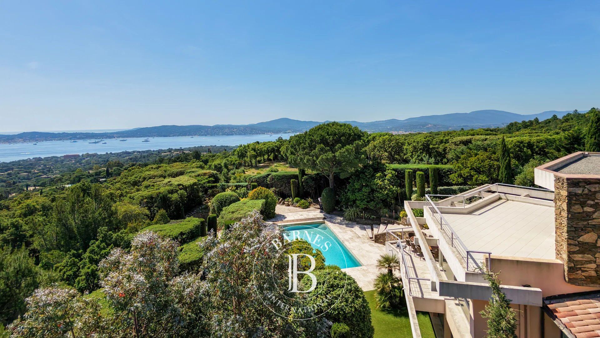 GRIMAUD – PRIVATE BEAUVALLON ESTATE Architect-Designed Villa with Panoramic Sea Views over Saint-Tropez - picture 1