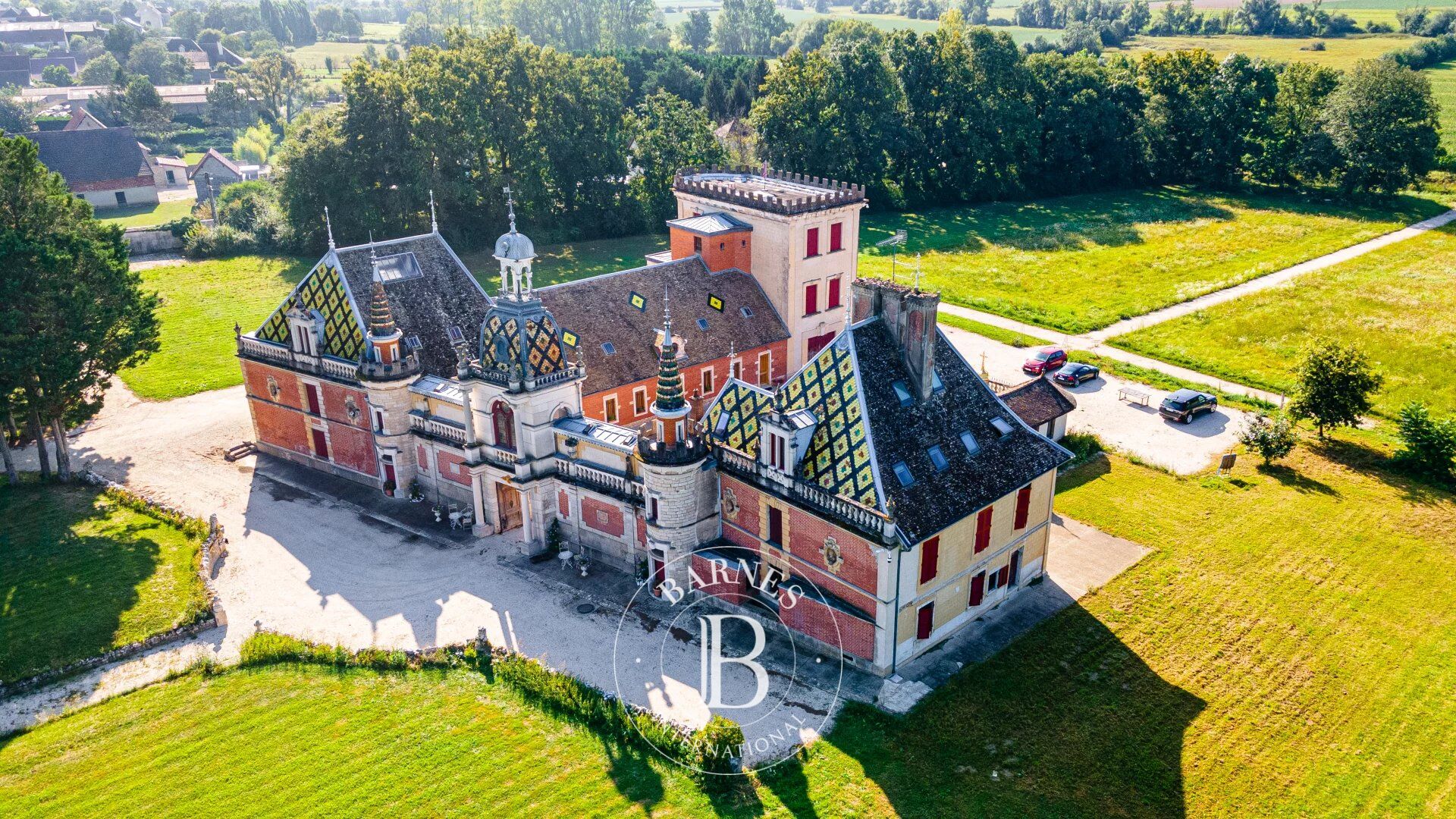 Near Beaune—A true architectural masterpiece of the 19th century - picture 1