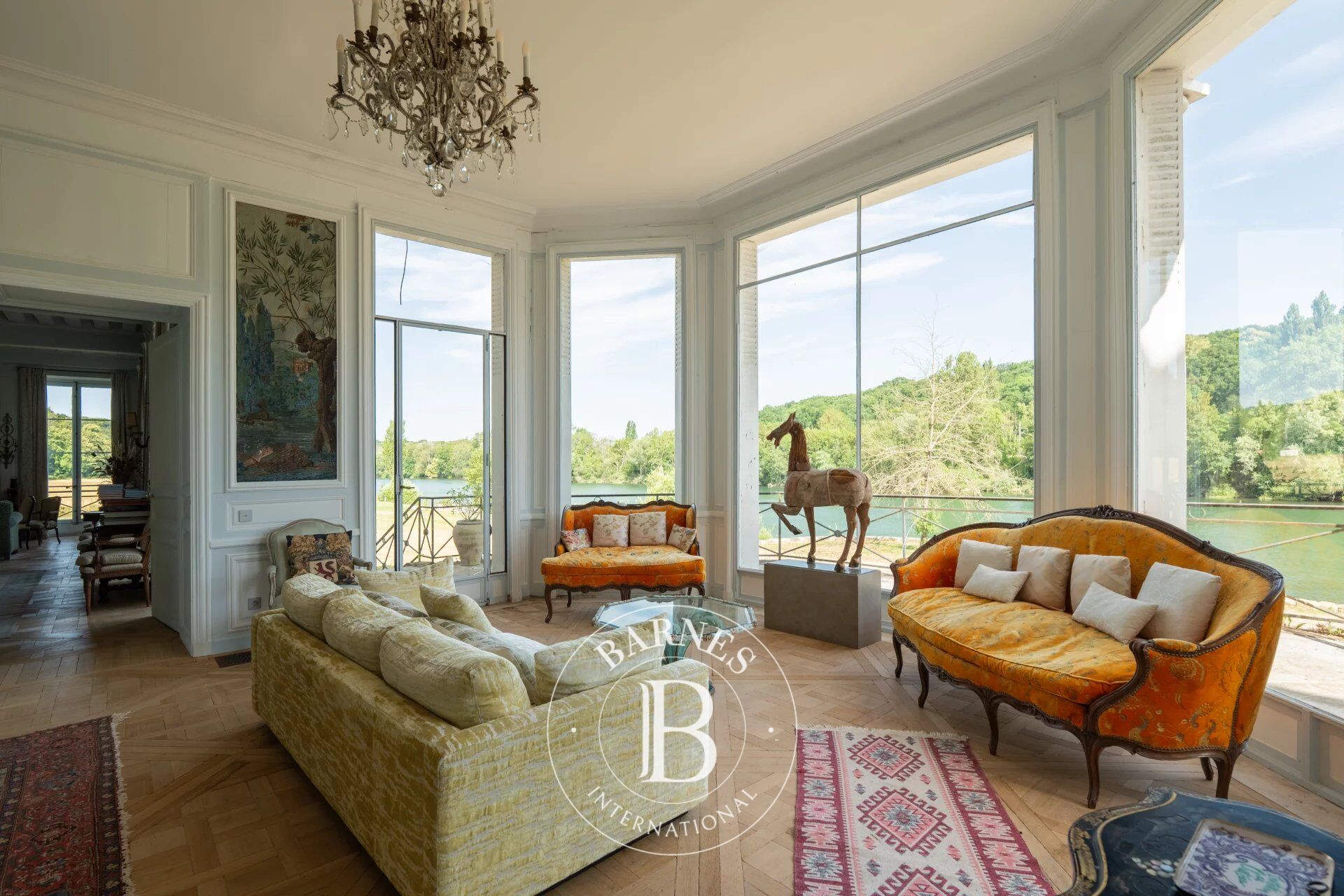 Fontainebleau – Château and Estate Buildings – 30 Hectares – Exceptional Views - picture 2