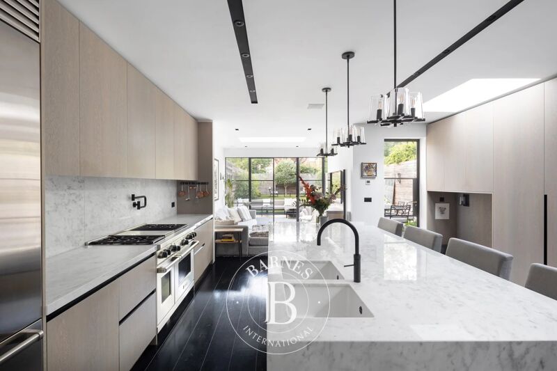 For Rent House | London - picture 2