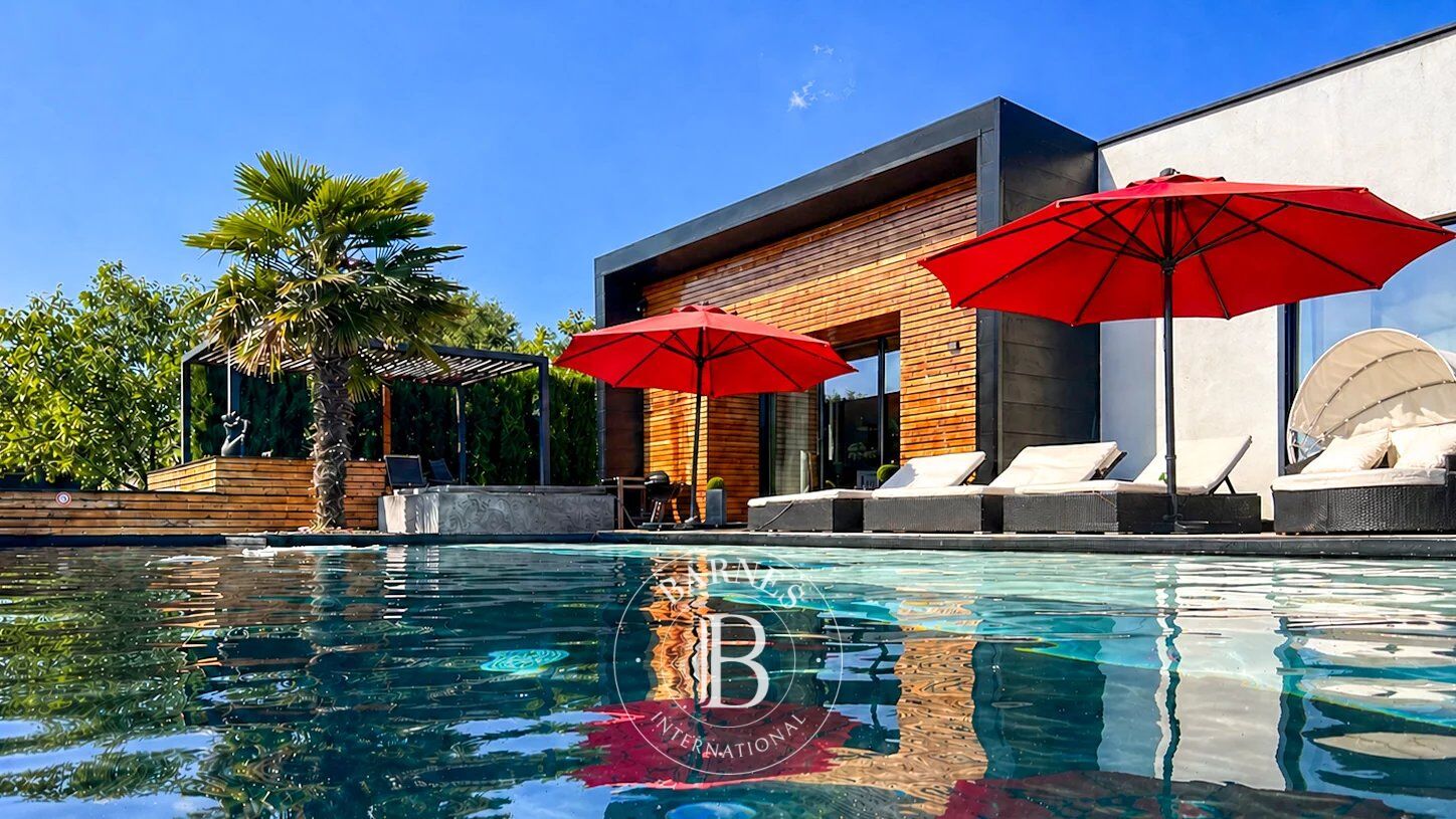 Exclusivité – Sainte-Mondane – Maison contemporaine – Vue dégagée et piscine - picture 2