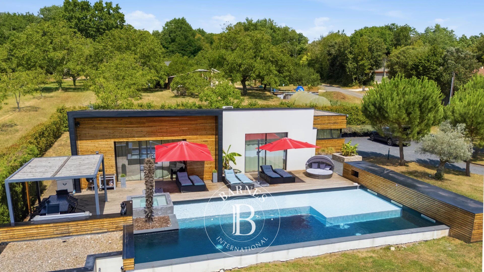 Exclusivité – Sainte-Mondane – Maison contemporaine – Vue dégagée et piscine - picture 1