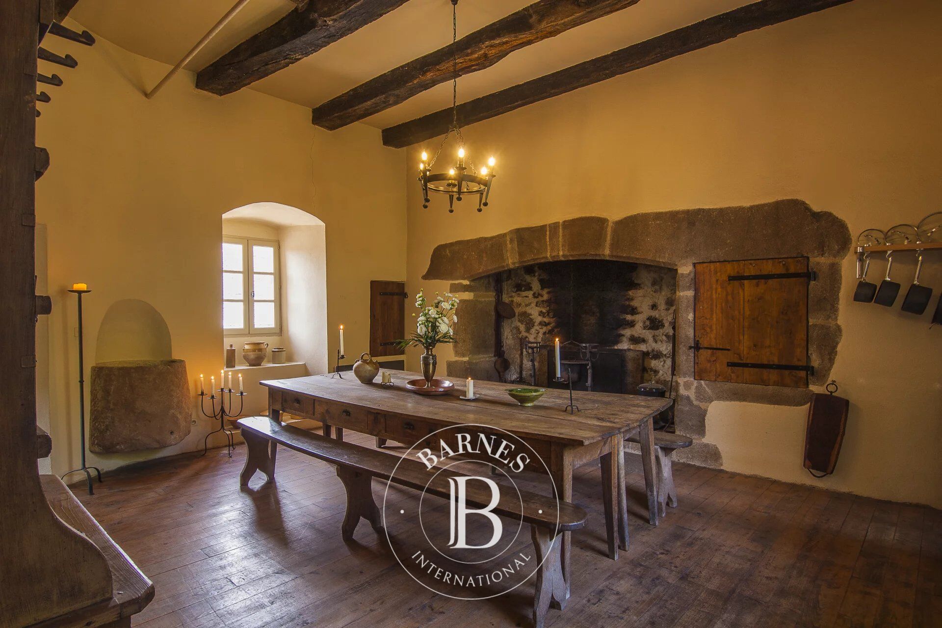 HISTORIC 12TH-CENTURY MANOR HOUSE – A RESTORED FORMER COMMANDERY - picture 2