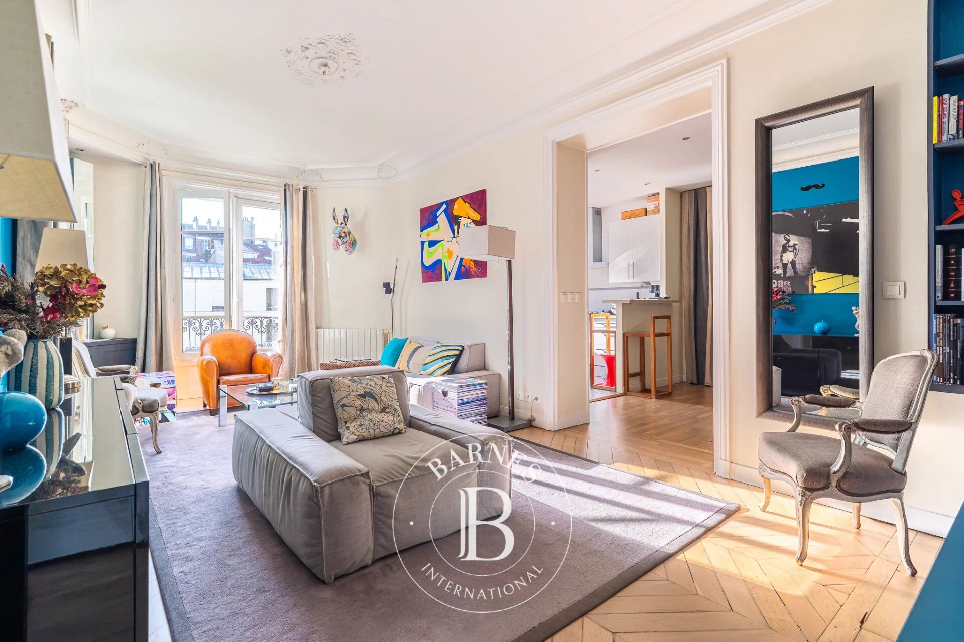 Exclusivité - Neuilly-Pont de Neuilly-Village Longchamp - Bel immeuble ancien - Appartement 3 chambres - Déco contemporaine raffinée - Proche des commerces et du Métro ligne 1 - picture 2