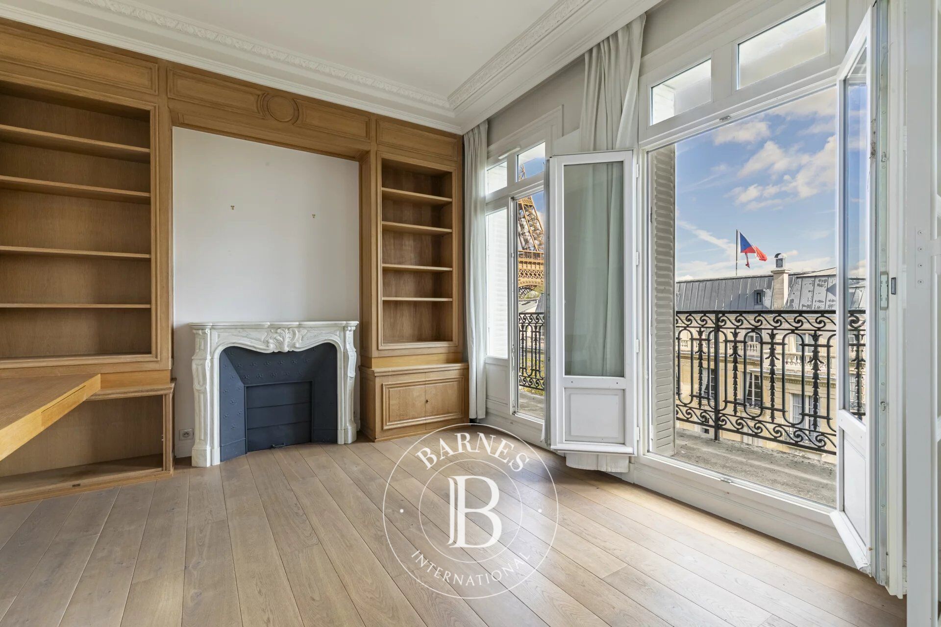 Paris 7th – Champ de Mars – Apartment – High Floor – 200 sq m – Views - picture 3