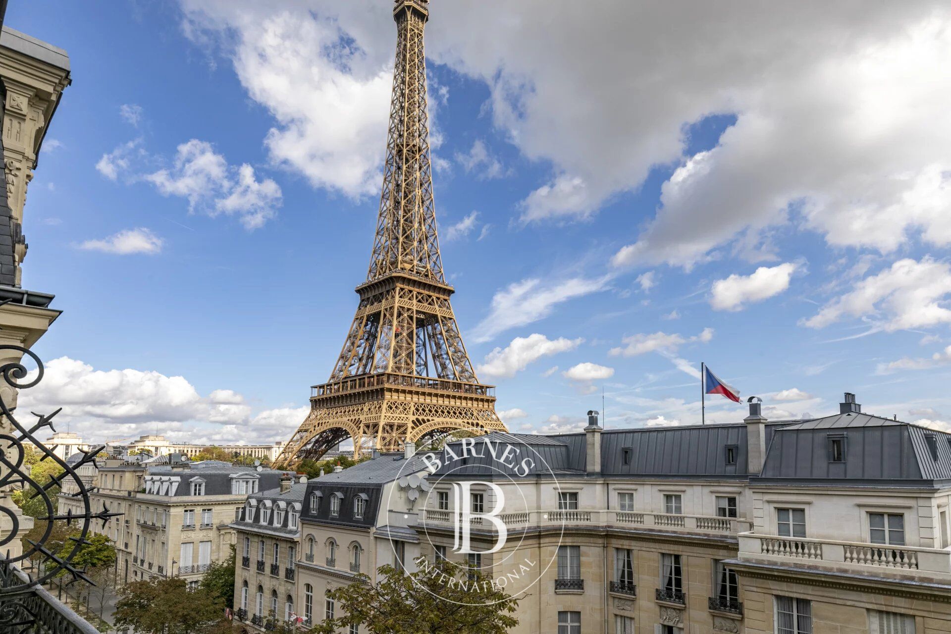 Paris 7th – Champ de Mars – Apartment – High Floor – 200 sq m – Views - picture 1