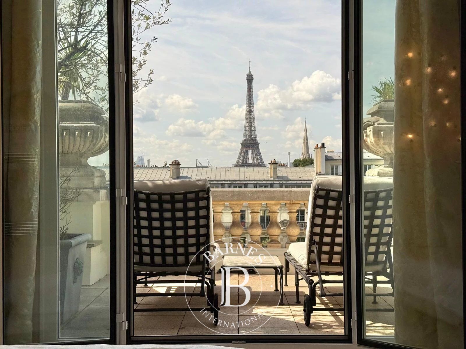 EXCLUSIVITE - PARIS 8 - Champs-Elysées - vue Tour Eiffel - Terrasse - Exceptionnel - picture 2