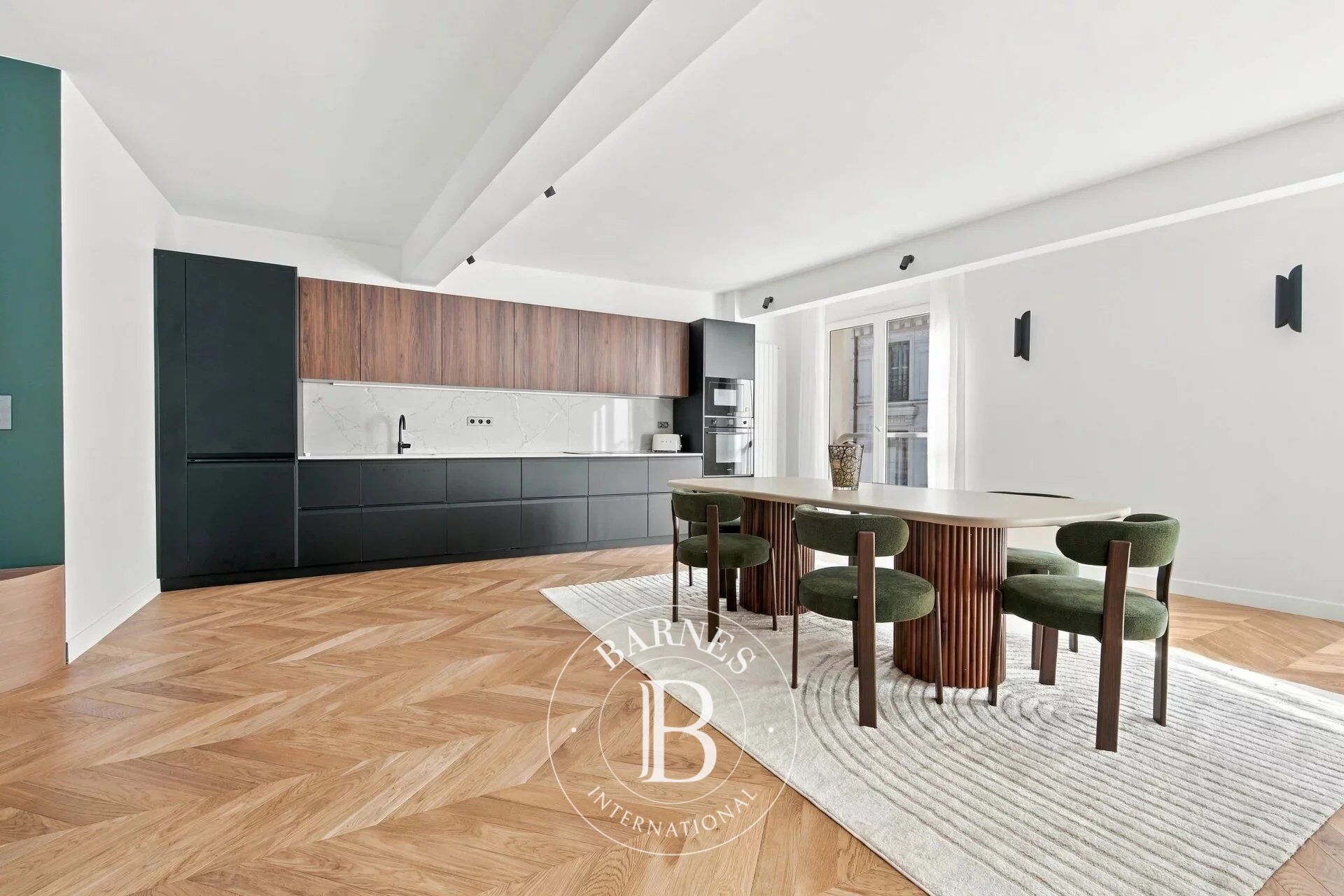 Vente confidentielle - Paris 4 - Village Saint-Paul - 4 chambres + bureau - Appartement rénové - Belles prestations - Ascenseur - picture 2
