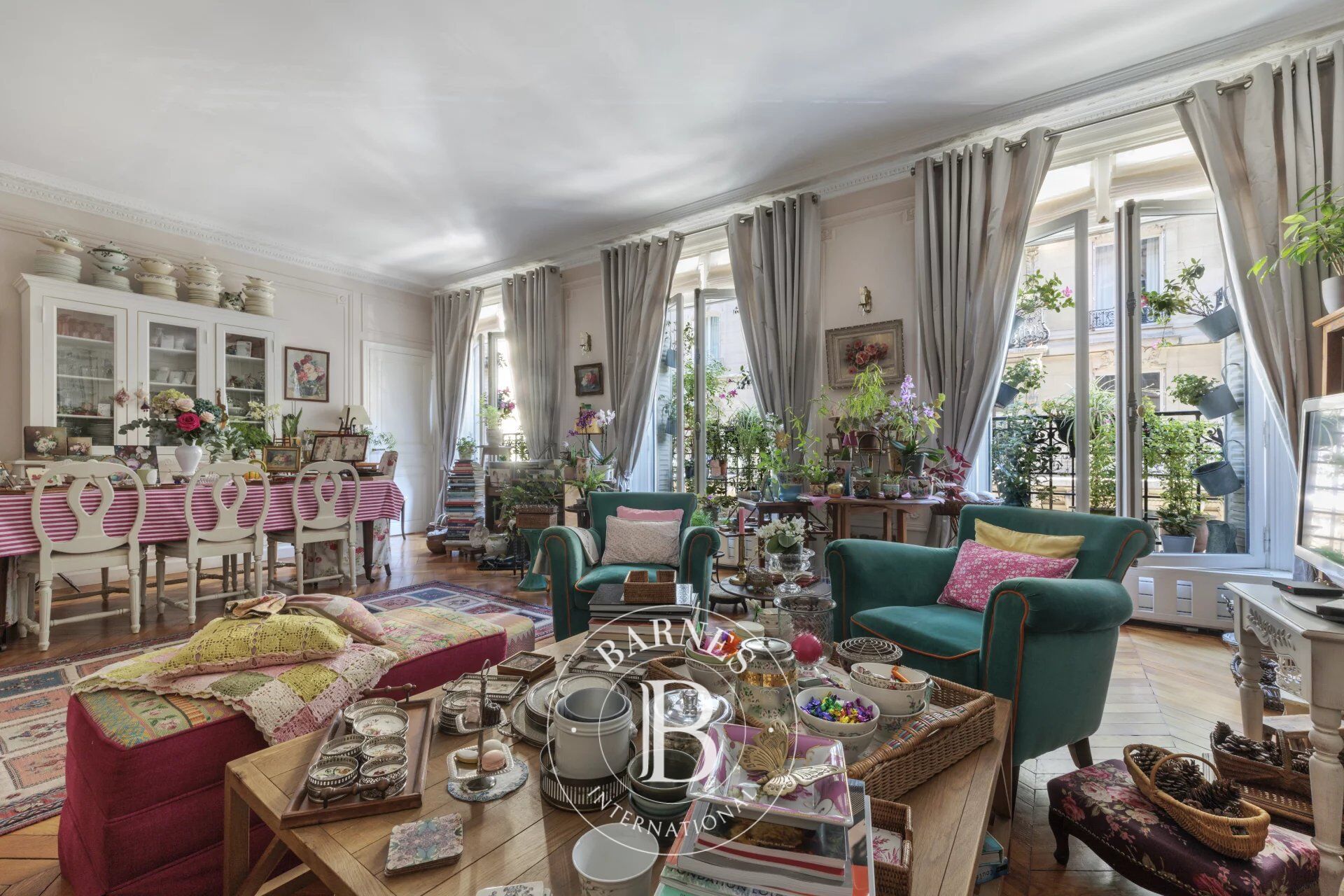 Paris 17e – Théodule Ribot / Wagram – Appartement familial ou de réception – 4 ou 5 chambres - picture 1