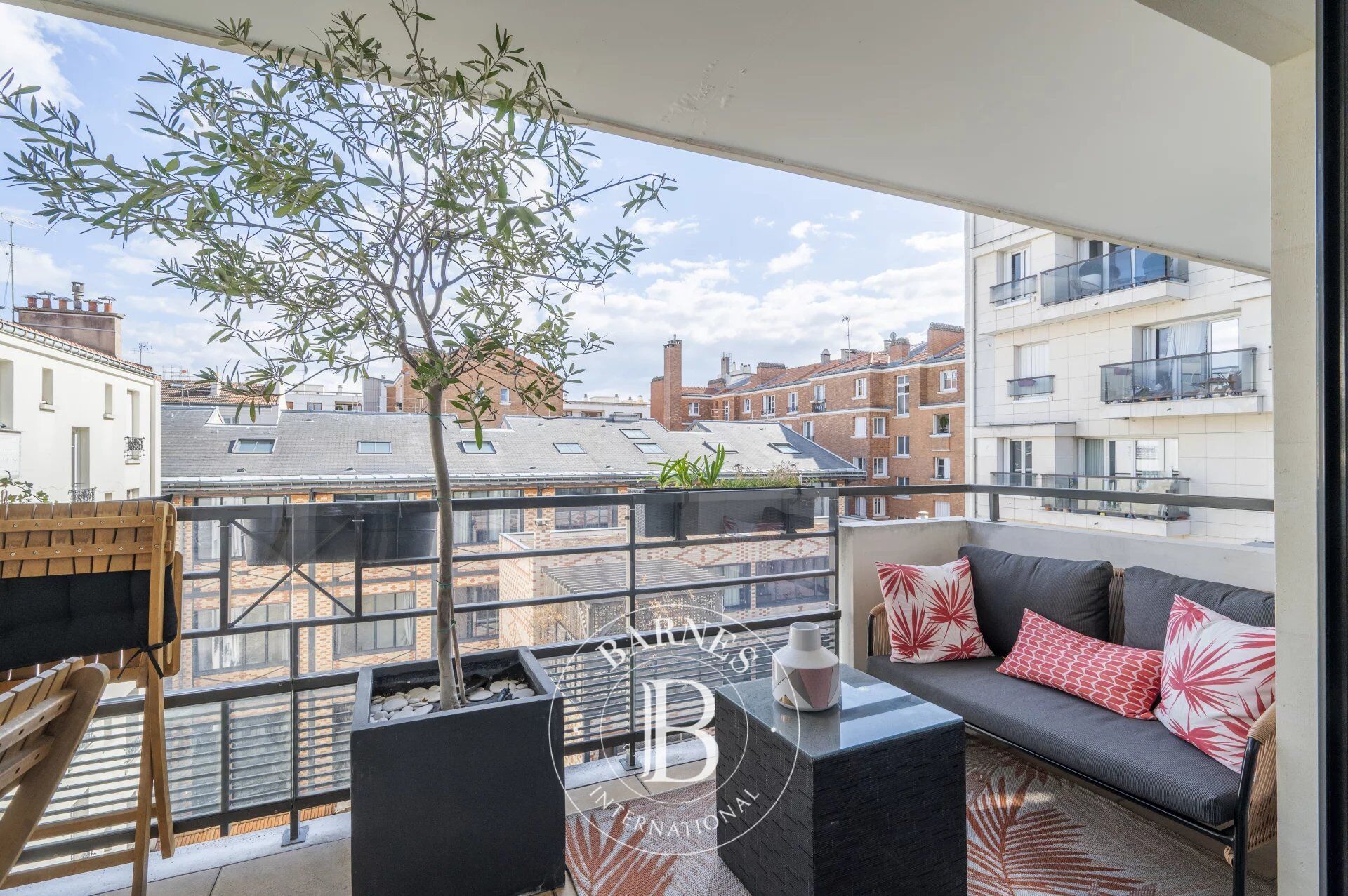 A vendre à Levallois - Appartement 3 chambres - Etage élevé et balcon large - picture 2