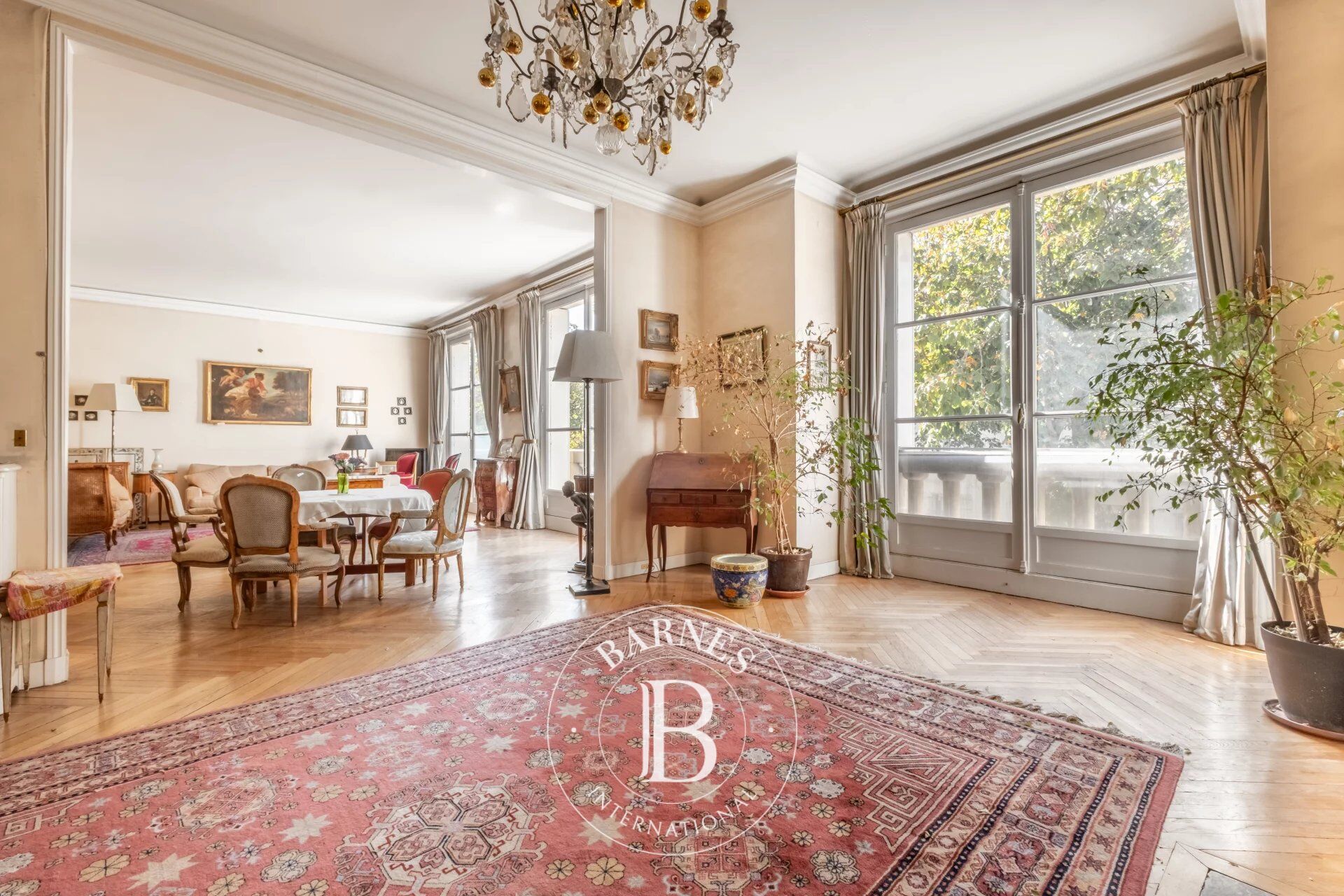 Paris 7 - Champ-de-Mars - Appartement familial et de réception - Charme et volumes - 4 chambres - picture 1