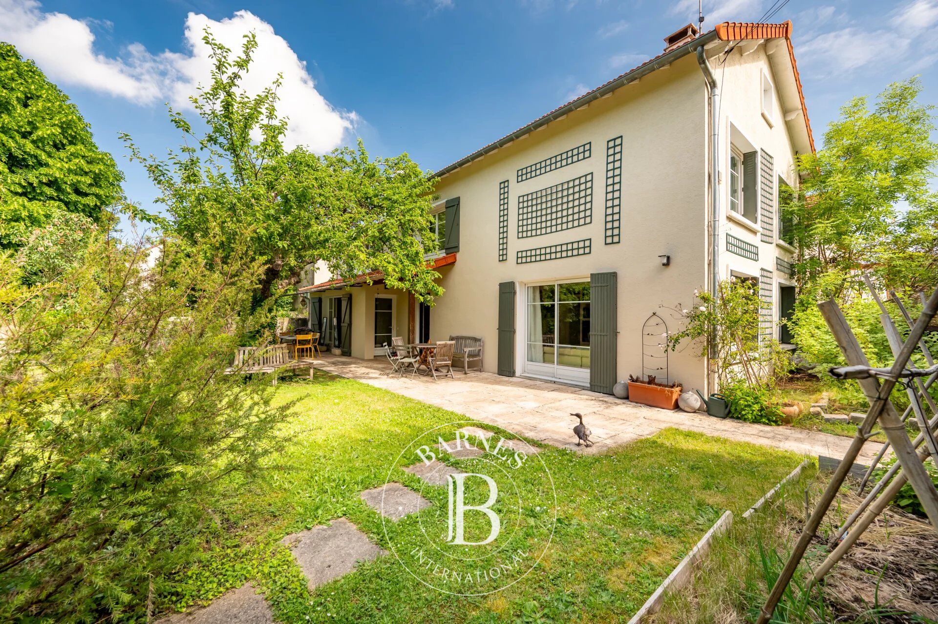 MONT VALERIEN CHARMANTE MAISON FAMILIALE AVEC JARDIN - picture 1